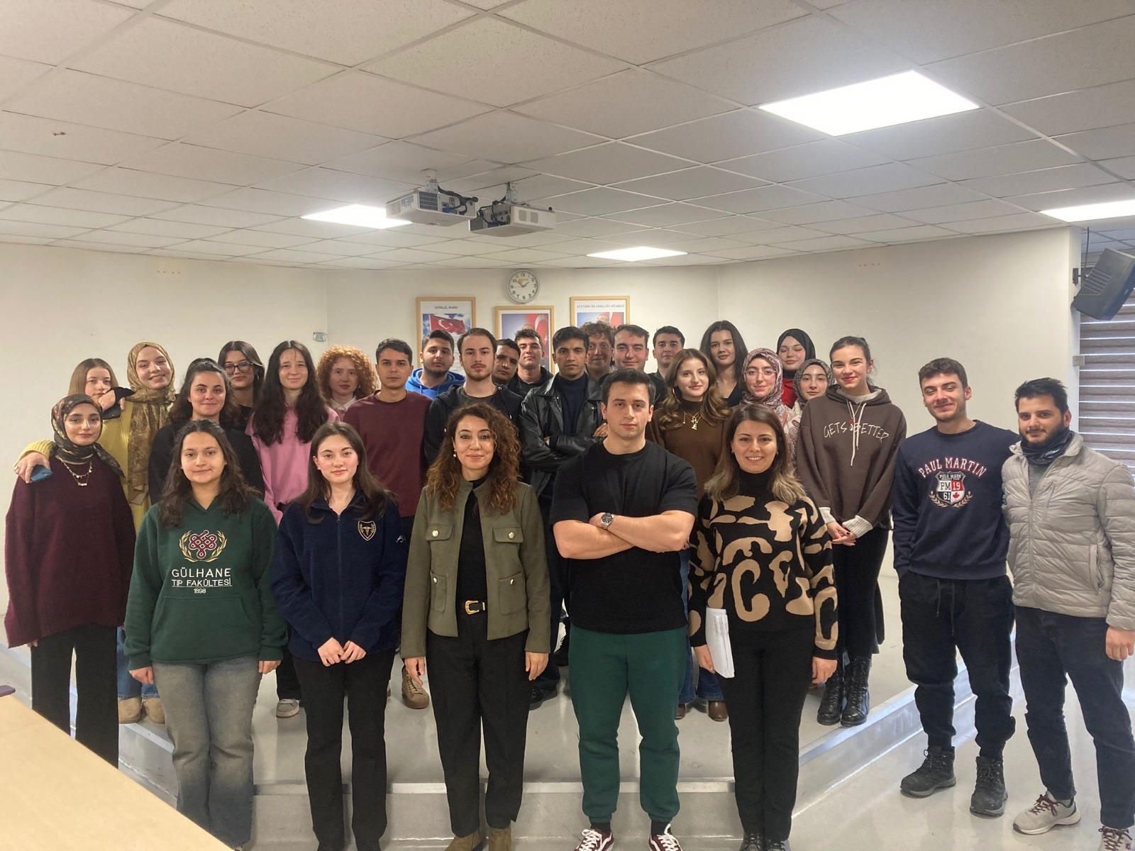 Hasta Güvenliğinde Mesleklerarası İş Birliği:  Simülasyon Tabanlı ve Uygulamalı Bir Eğitim Programı 